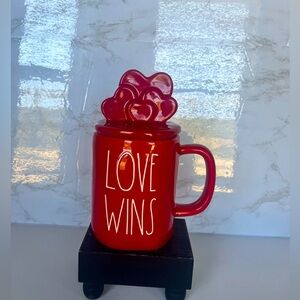 NWOT Red Rae Dunn “LOVE WINS” written in white mug with heart lid.
